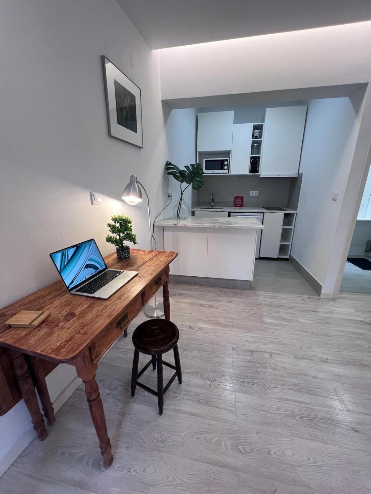Charm Apartment *